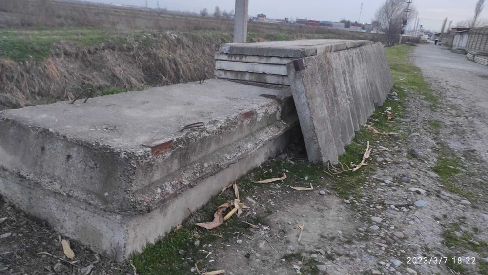 Лестничный марш. Бетонные плиты. Лотки