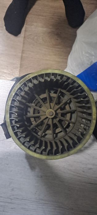 Продам вентилятор печки ауди 80