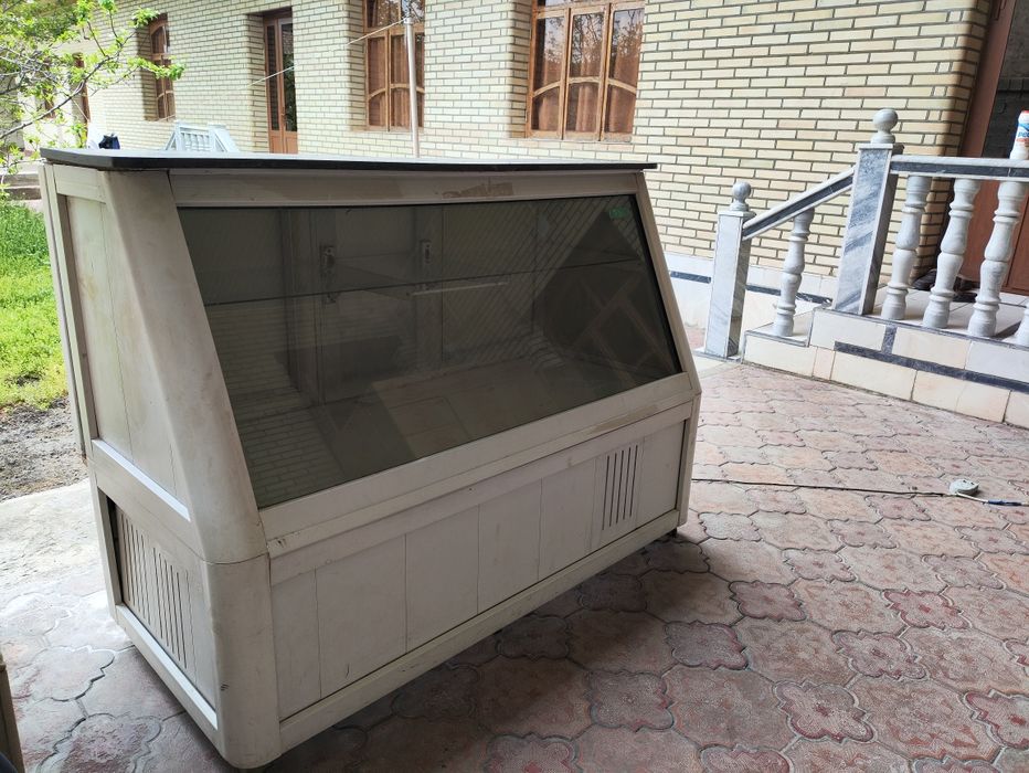 Vitrina xolodilnik Sino sotiladi