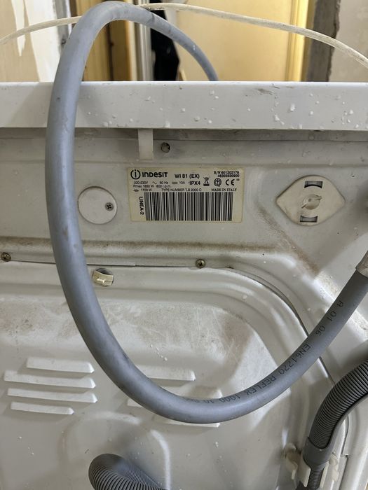 Машинка стиральная indesit