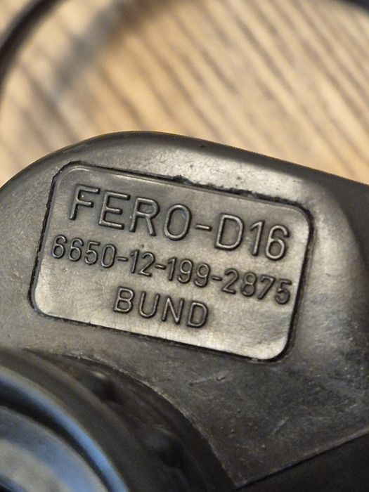 Binoclu militar Zeiss Hensoldt Wetzlar 8X30M FERO D-16 BUND