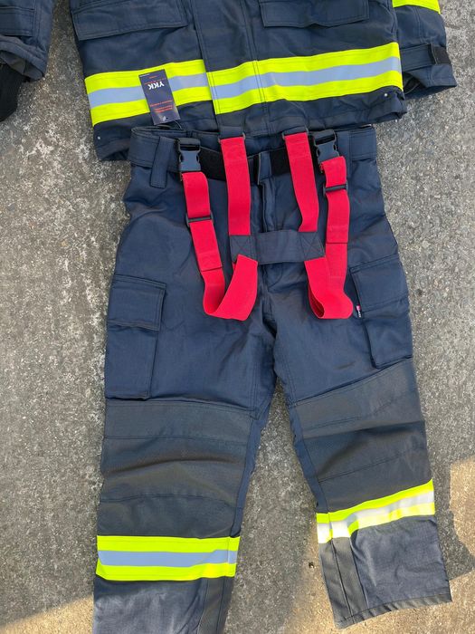 Costum de protectie pentru pompieri