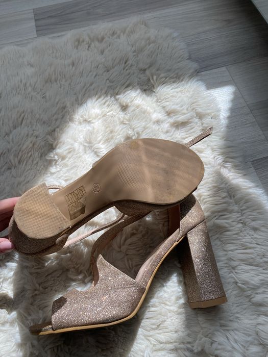 Дамски обувки на  ток