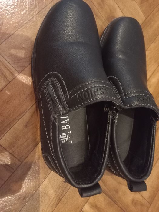 Продам туфли на мальчика