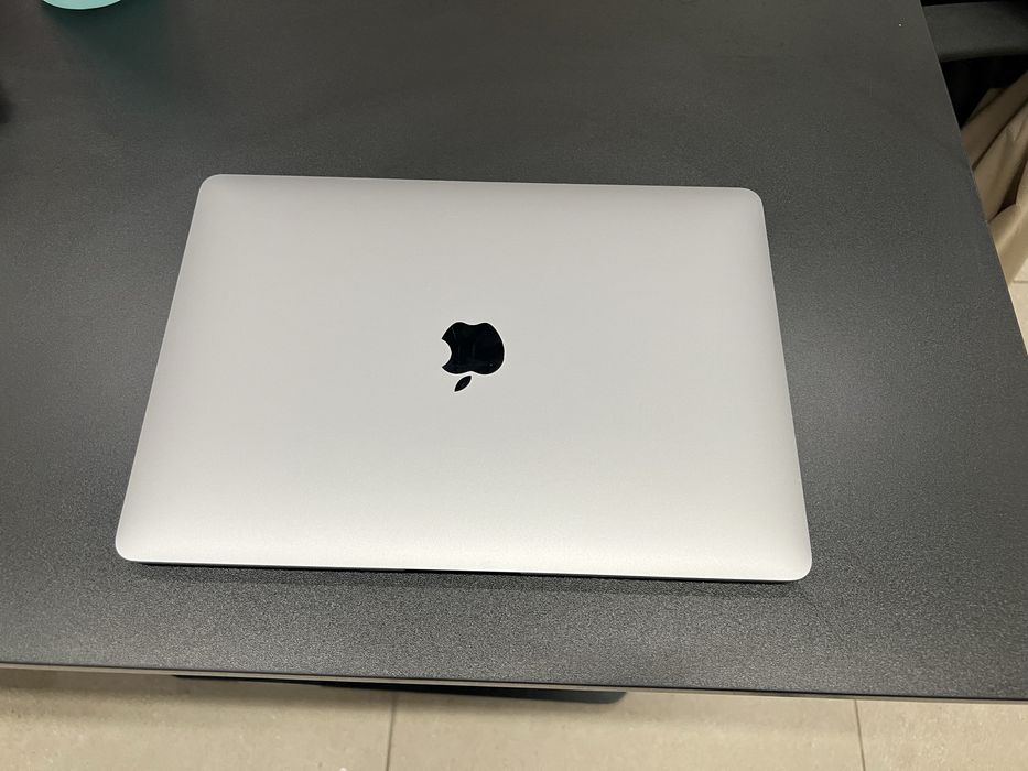 Vând MacBook Air M1 (2020) – 512GB SSD | 8GB RAM