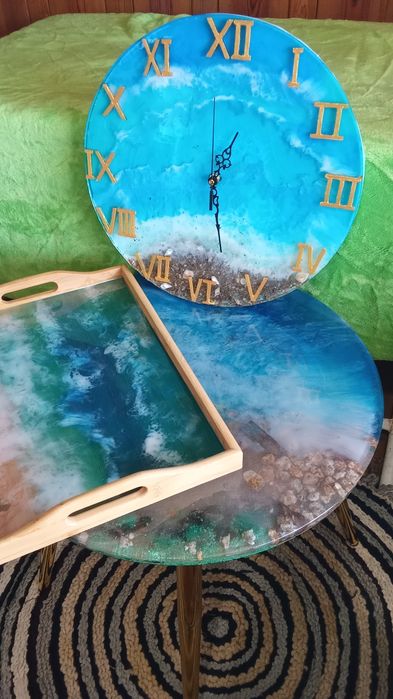 Холна маса в комплект със часовник и поднос