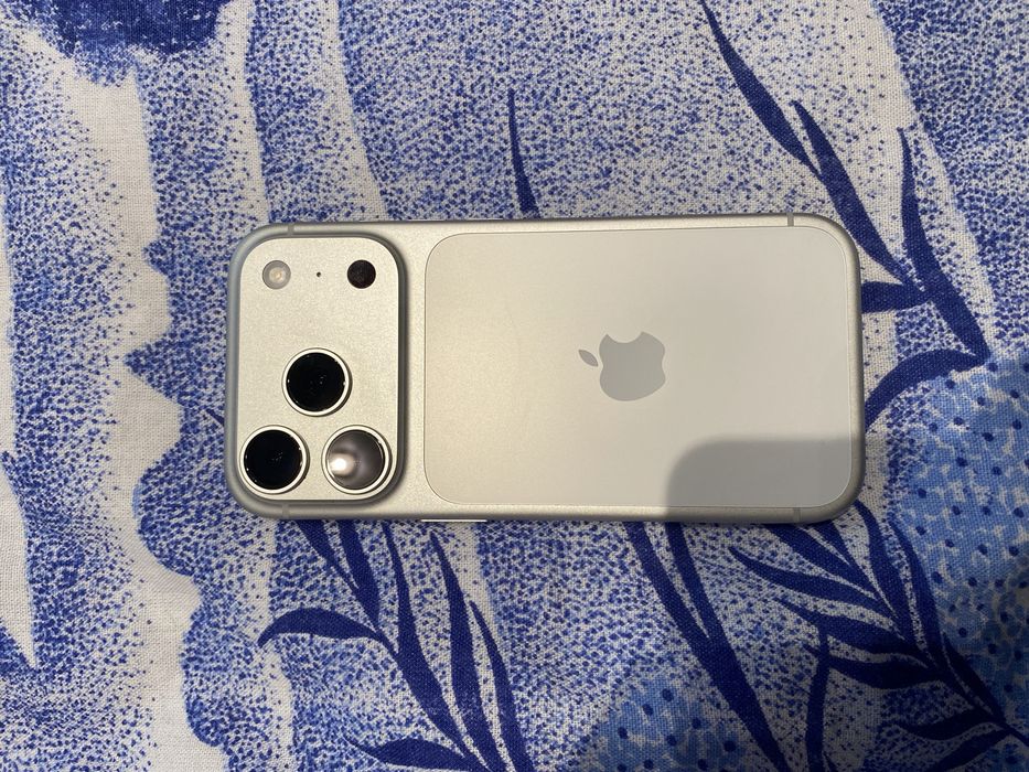 Iphone 17 Pro Silver 256GB В гаранция