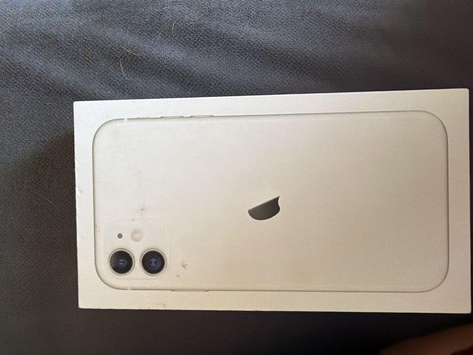 Продам айфон 11 белого цвета