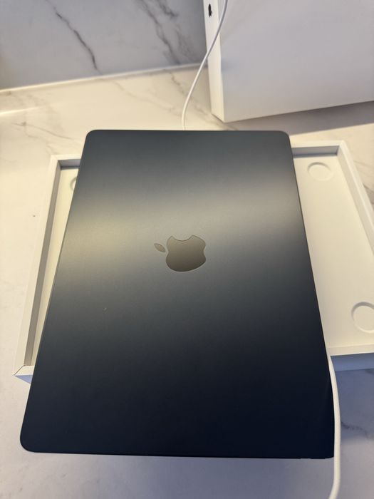 Macbook Air M4 - IMPECABIL, la cutie, accept orice proba