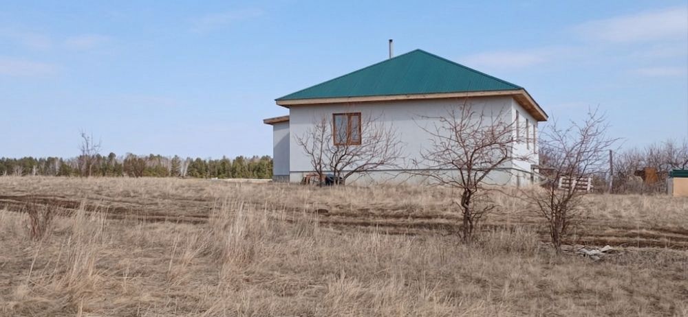 Новый дом около леса.