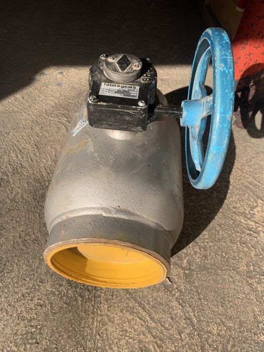 Кран шаровый 200 с редуктором.