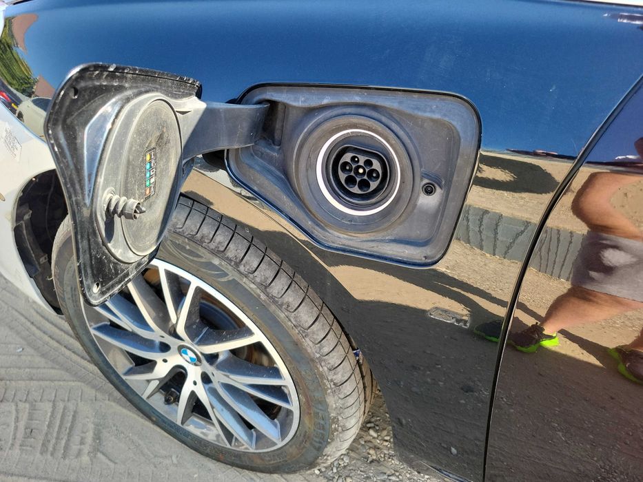 BMW seria 2 225xe hibrid an 2017 avariat