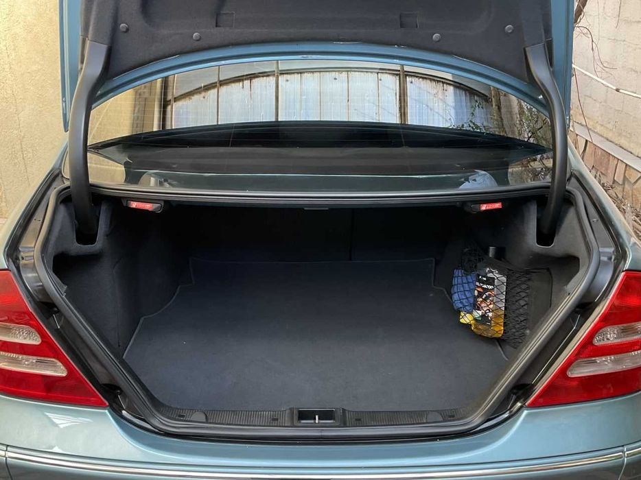 Mercedes-Benz C240 (W203), 2001 год, седан, автомат, бензин