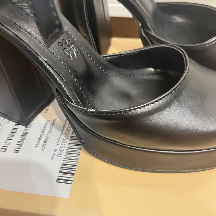 Обувки с дебел ток