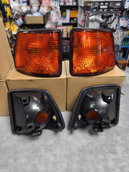 BMW E32 оранжевый поворотник