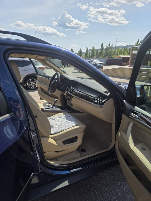 Продам BMW X5 2010г