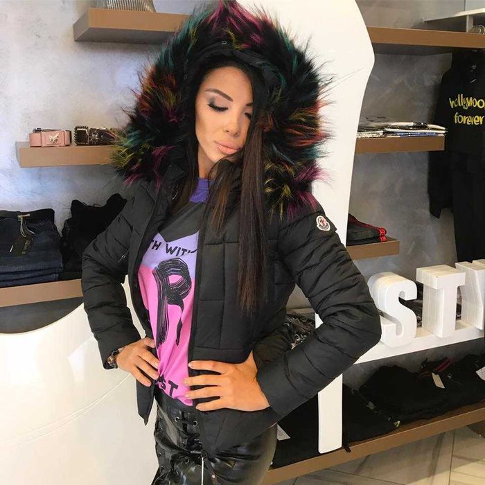 Яке с цветна качулка