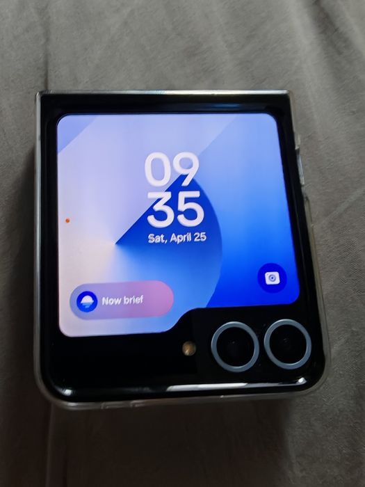 Samsung Galaxy Z Flip 6 256GB Blue - Estetic 10/10 - Defect parțial ecran