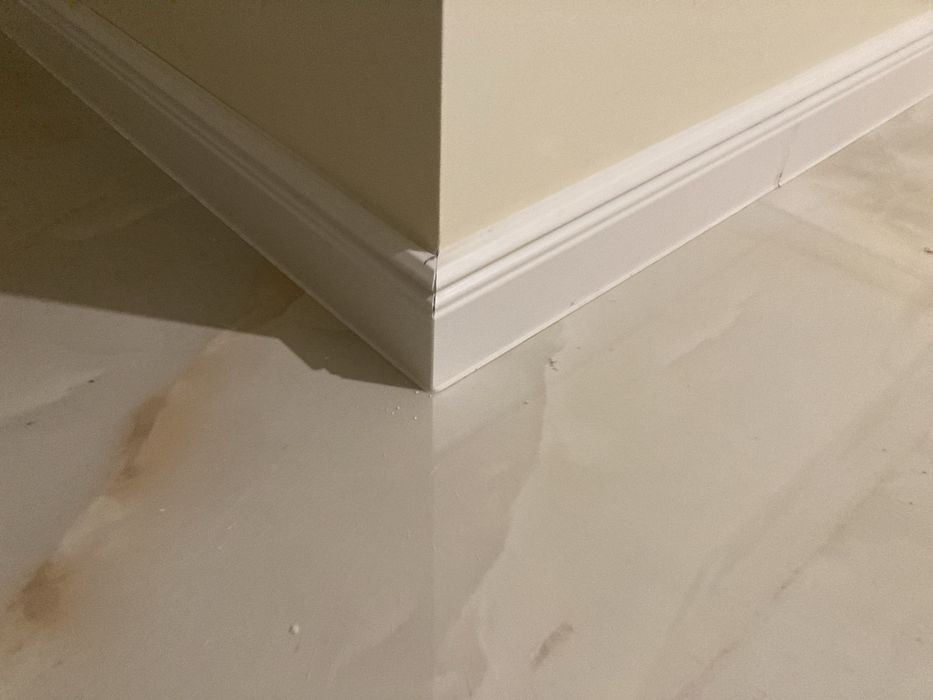 Монтаж на Мдф,кубу,виго,масивни первази.Стенни панели,ламинат,винил