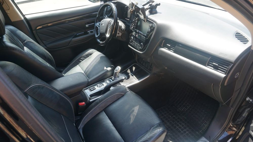 Vând Mitsubishi Outlander PHEV 2016 | Unic Proprietar RO | Full Options | 235.000 km | Multe Bonusuri Noi