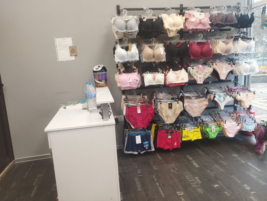 Дрехи на едро ,оборудване за магазин