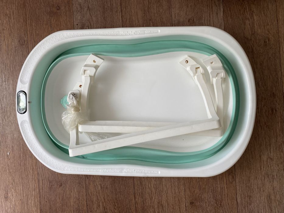 Продам ванну детскую, сборную.