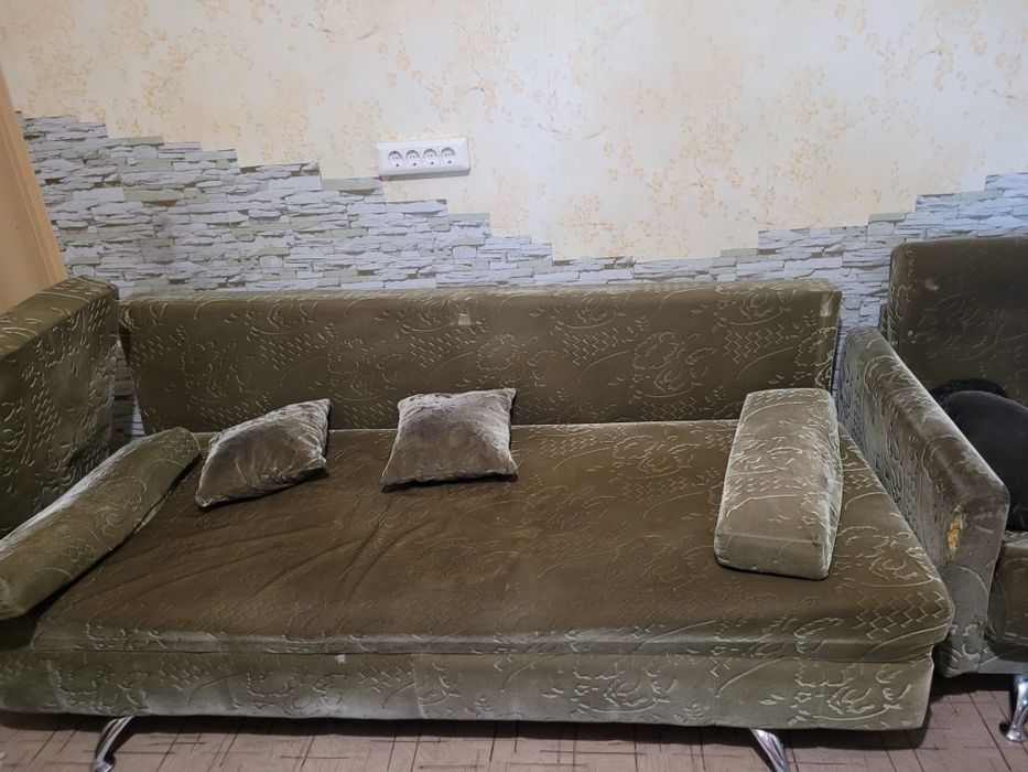 Диван-раскладушка и два кресла б/у