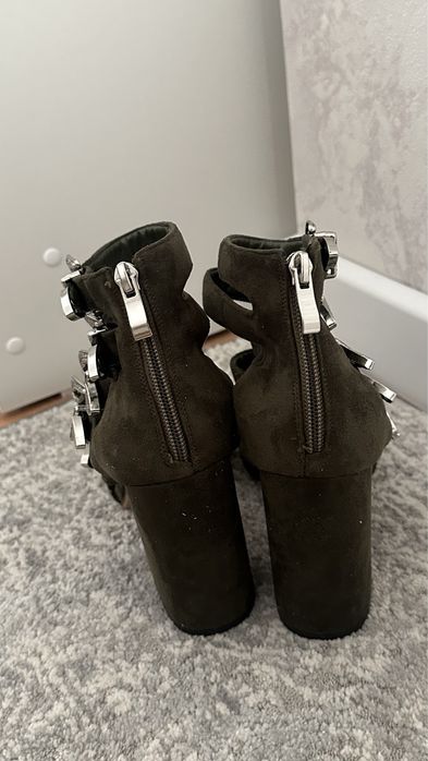 Босоножки женские