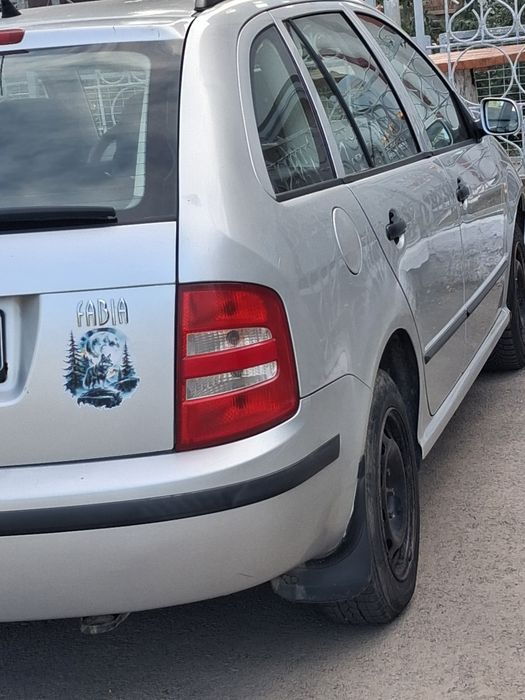 De vinzare scoda fabia 2003  E4
