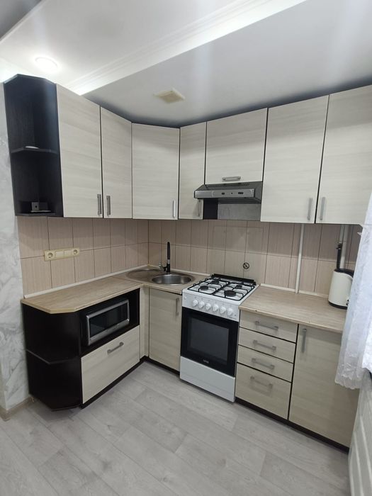 Продам 1 ком 3/5 улучшенной планировки р-н Голубого рынка