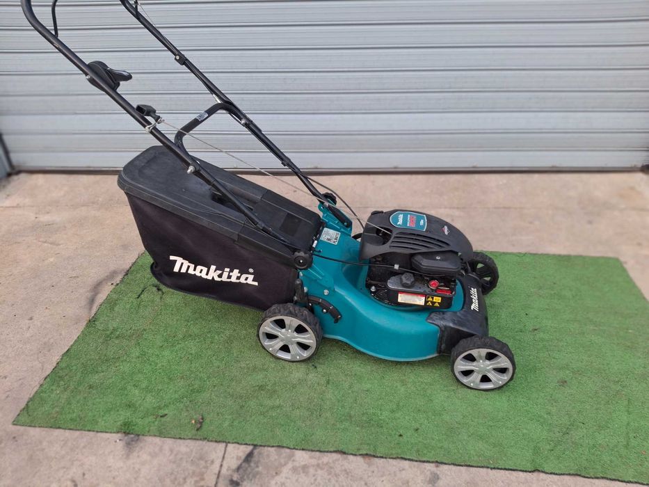 Бензинова  косачка MAKITA