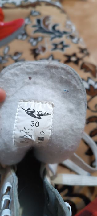 Дарю коньки детские