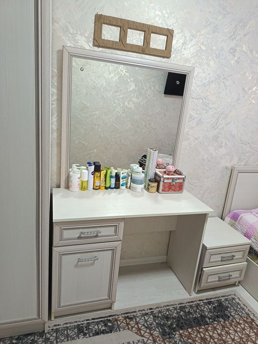 Продам спальный гарнитур