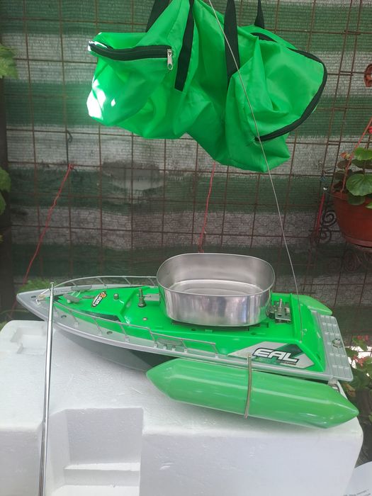 Barca de nadit cu telecomanda