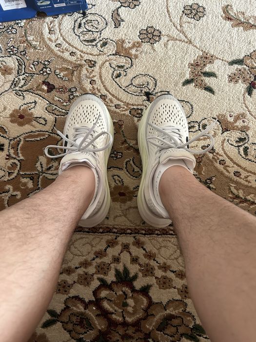 Продам кроссовки новые