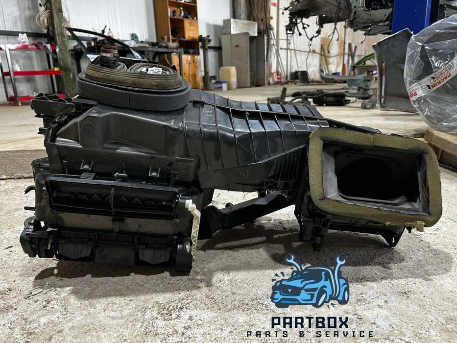 Кутия на охладителна и климатична система за Golf VI