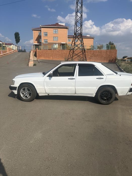 Mersedes w 190 белый механика