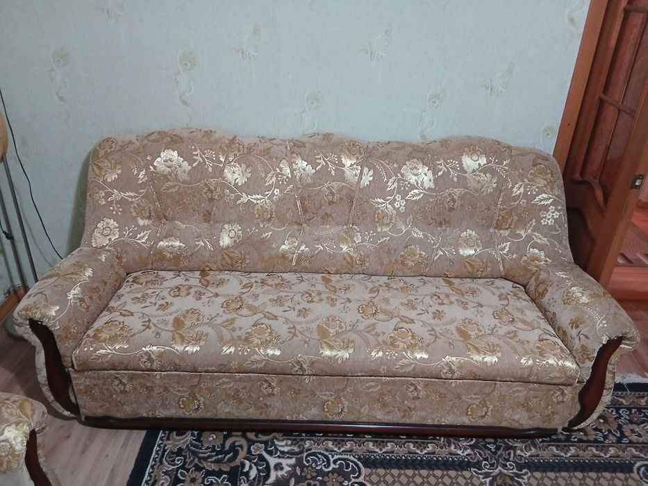 Продам мягкий гарнитур.