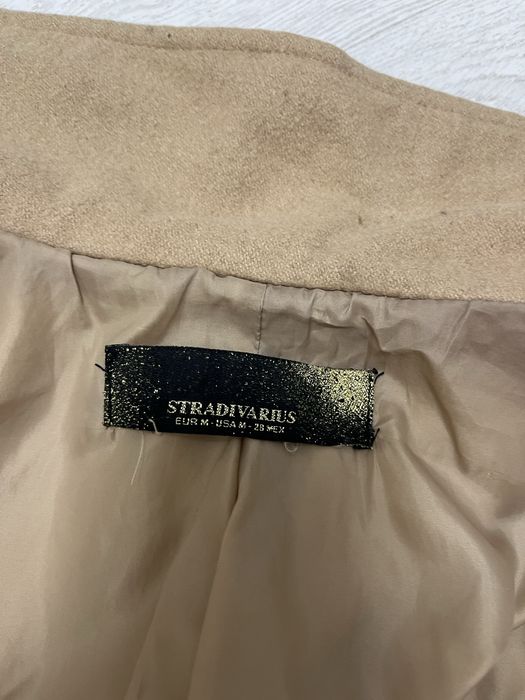 Бежевое пальто Бренда Stradivarius