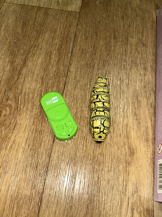 Игрушечная гусеница