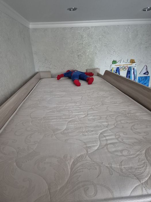 Продаётся  двухярусная кровать.