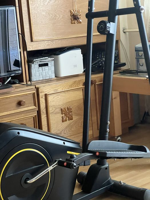 Bicicleta de exercitii E410N de la TECHFIT