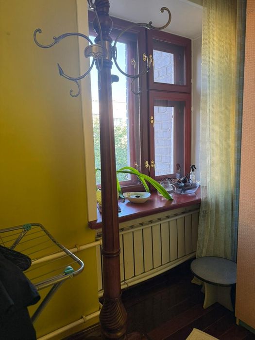 Продам вешалку.  Дуб. Румыния.