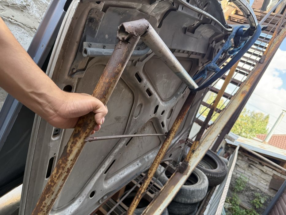 Продам капот Ауди 80 Б4 AUDI 80 B4