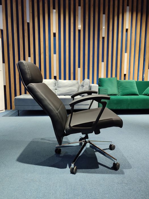 Офисное кресло для руководителя модель Elegant