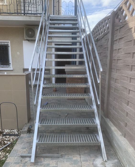 Scari zincate de exterior