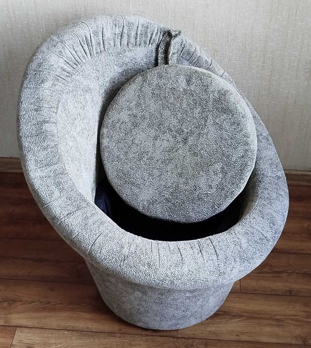 Пуфик со спинкой б/у. (2 шт.)