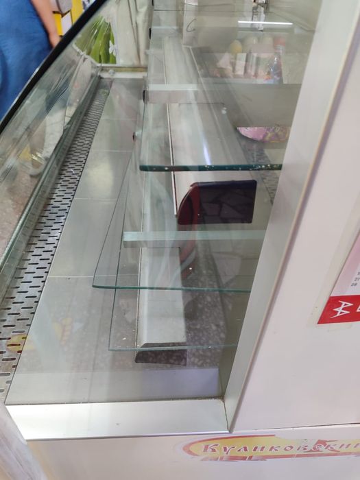 Продам холодильную витрину