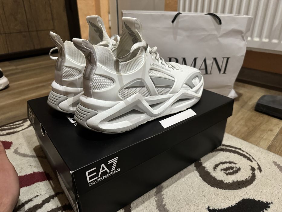 Armani 43 white може и бартер за нещо 42