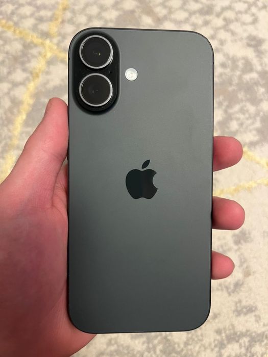 Айфон 17 почти новый